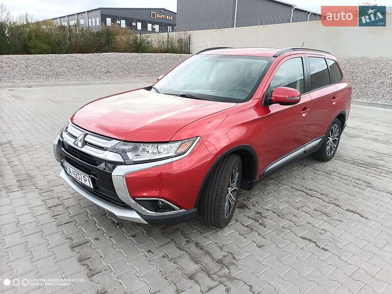 Внедорожник / Кроссовер Mitsubishi Outlander 2016 в Киеве
