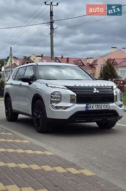 Позашляховик / Кросовер Mitsubishi Outlander 2022 в Києві
