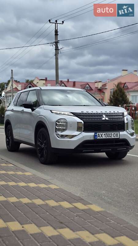 Внедорожник / Кроссовер Mitsubishi Outlander 2022 в Киеве