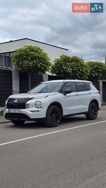 Внедорожник / Кроссовер Mitsubishi Outlander 2022 в Киеве