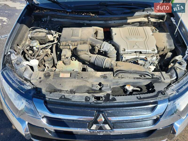 Внедорожник / Кроссовер Mitsubishi Outlander 2018 в Житомире фото 11 Внедорожник / Кроссовер Mitsubishi Outlander 2018 в Житомире