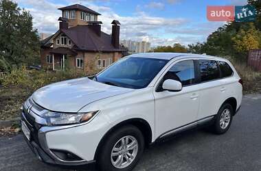 Внедорожник / Кроссовер Mitsubishi Outlander 2019 в 