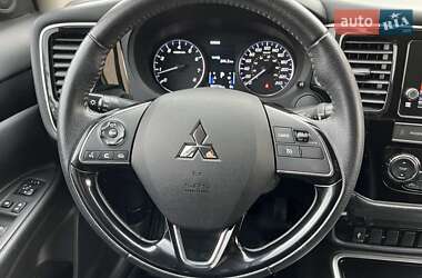 Внедорожник / Кроссовер Mitsubishi Outlander 2019 в 