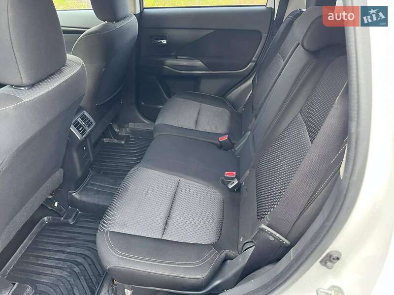 Позашляховик / Кросовер Mitsubishi Outlander 2019 в Києві