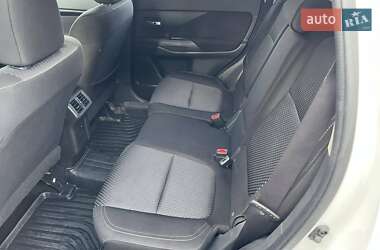 Внедорожник / Кроссовер Mitsubishi Outlander 2019 в 