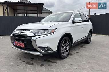 Внедорожник / Кроссовер Mitsubishi Outlander 2016 в Черкассах