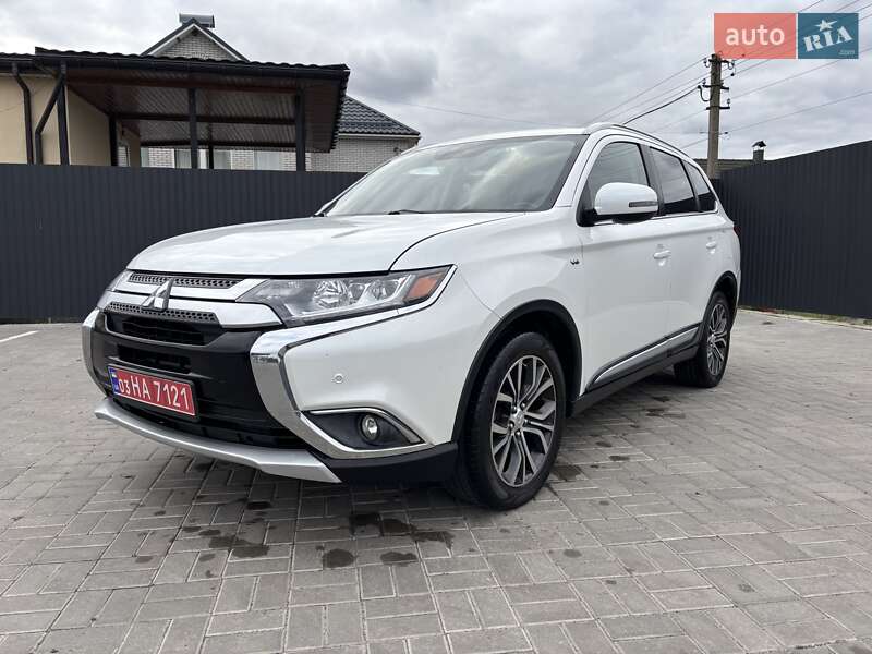 Внедорожник / Кроссовер Mitsubishi Outlander 2016 в Черкассах