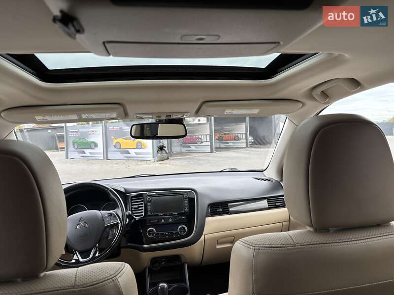 Внедорожник / Кроссовер Mitsubishi Outlander 2016 в Черкассах
