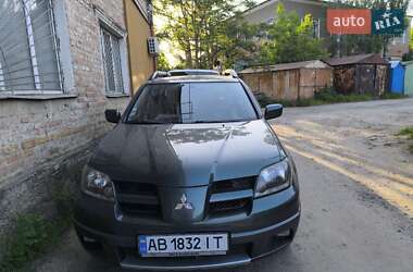 Внедорожник / Кроссовер Mitsubishi Outlander 2003 в Могилев-Подольске