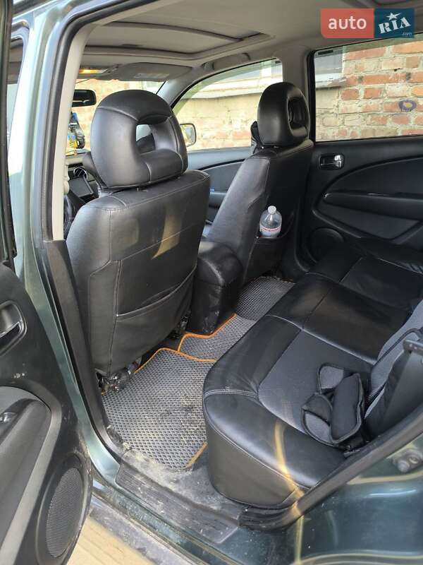 Внедорожник / Кроссовер Mitsubishi Outlander 2003 в Могилев-Подольске фото 6 Внедорожник / Кроссовер Mitsubishi Outlander 2003 в Могилев-Подольске