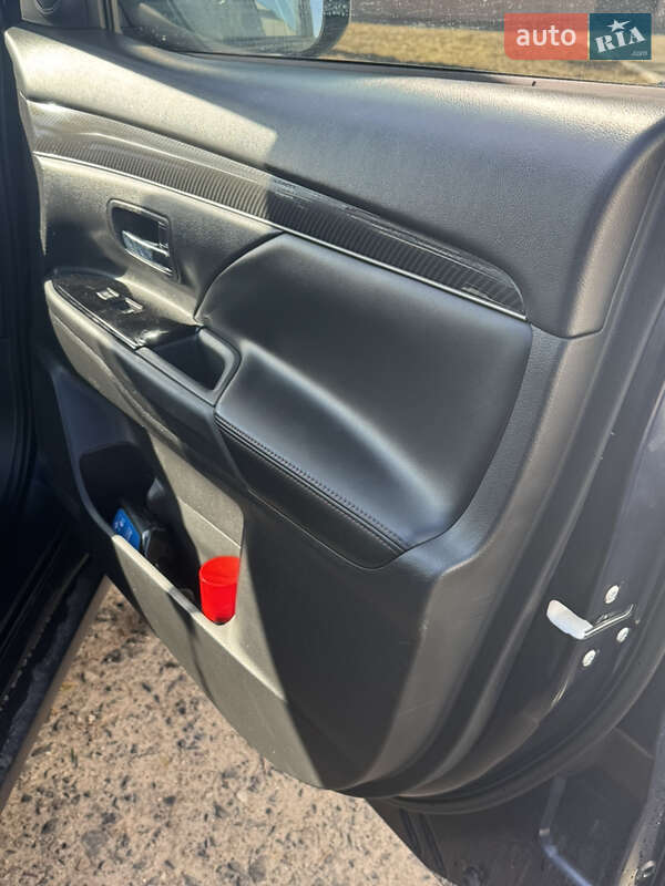 Внедорожник / Кроссовер Mitsubishi Outlander 2020 в Харькове