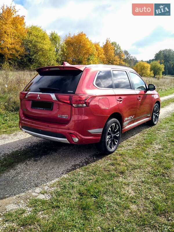 Позашляховик / Кросовер Mitsubishi Outlander 2017 в Тернополі