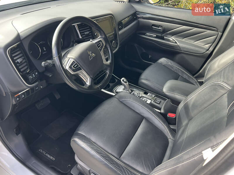 Позашляховик / Кросовер Mitsubishi Outlander 2018 в Києві