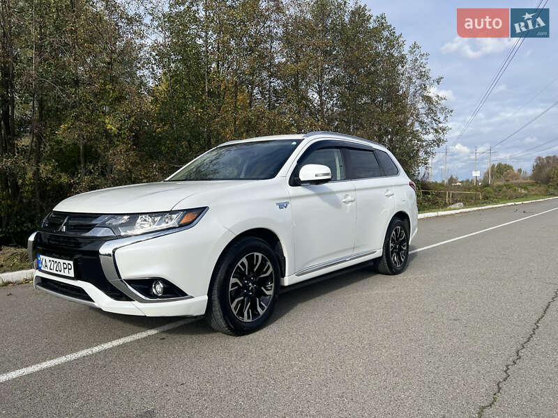Позашляховик / Кросовер Mitsubishi Outlander 2018 в Києві