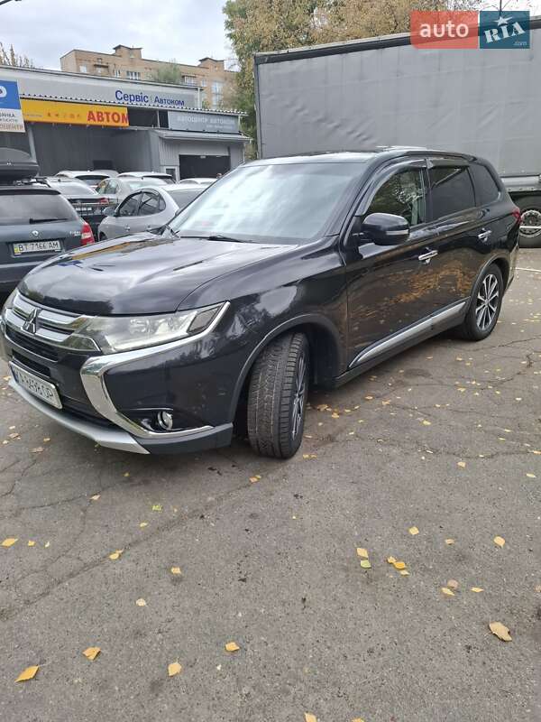 Внедорожник / Кроссовер Mitsubishi Outlander 2018 в Киеве