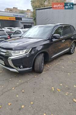 Внедорожник / Кроссовер Mitsubishi Outlander 2018 в 