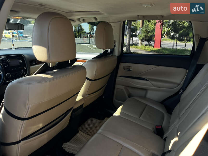 Внедорожник / Кроссовер Mitsubishi Outlander 2013 в Одессе фото 26 Внедорожник / Кроссовер Mitsubishi Outlander 2013 в Одессе