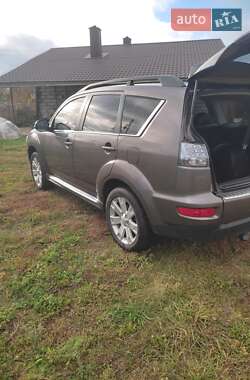 Позашляховик / Кросовер Mitsubishi Outlander 2010 в  фото 11 Позашляховик / Кросовер Mitsubishi Outlander 2010 в