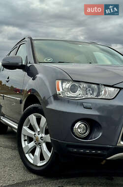 Внедорожник / Кроссовер Mitsubishi Outlander 2012 в 