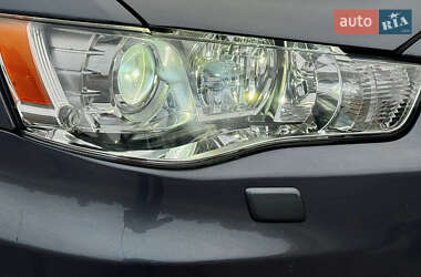 Внедорожник / Кроссовер Mitsubishi Outlander 2012 в 