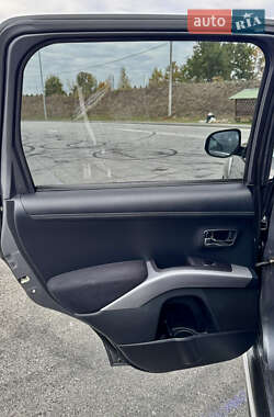 Внедорожник / Кроссовер Mitsubishi Outlander 2012 в 