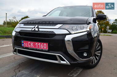 Внедорожник / Кроссовер Mitsubishi Outlander 2020 в 
