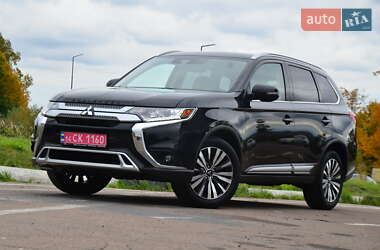Внедорожник / Кроссовер Mitsubishi Outlander 2020 в 