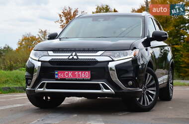 Внедорожник / Кроссовер Mitsubishi Outlander 2020 в 
