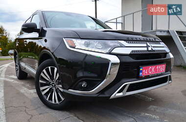Внедорожник / Кроссовер Mitsubishi Outlander 2020 в 