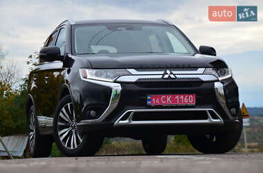 Внедорожник / Кроссовер Mitsubishi Outlander 2020 в 
