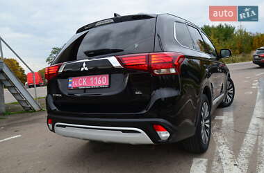 Внедорожник / Кроссовер Mitsubishi Outlander 2020 в 