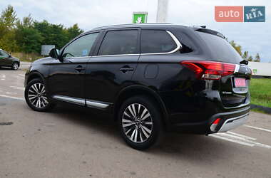 Внедорожник / Кроссовер Mitsubishi Outlander 2020 в 