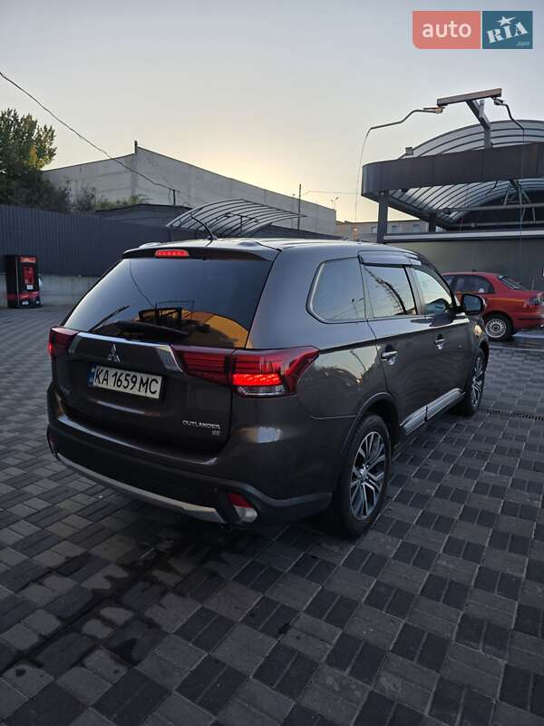 Внедорожник / Кроссовер Mitsubishi Outlander 2015 в Хмельницком