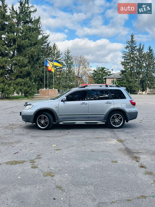 Внедорожник / Кроссовер Mitsubishi Outlander 2005 в Новоархангельске