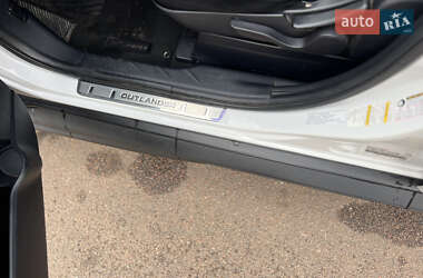 Позашляховик / Кросовер Mitsubishi Outlander 2011 в  фото 29 Позашляховик / Кросовер Mitsubishi Outlander 2011 в