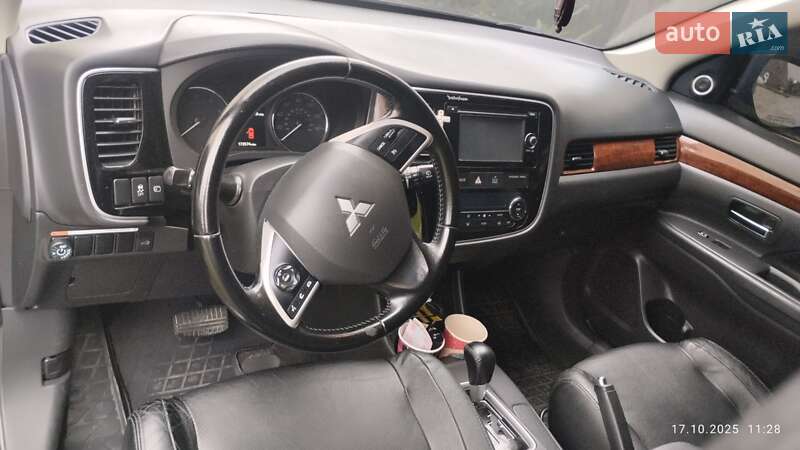 Позашляховик / Кросовер Mitsubishi Outlander 2013 в Львові фото 3 Позашляховик / Кросовер Mitsubishi Outlander 2013 в Львові