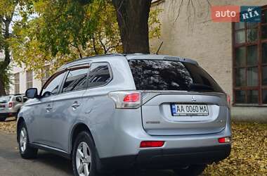 Внедорожник / Кроссовер Mitsubishi Outlander 2012 в 