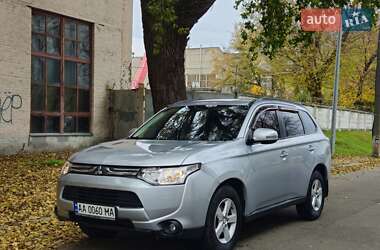 Внедорожник / Кроссовер Mitsubishi Outlander 2012 в 