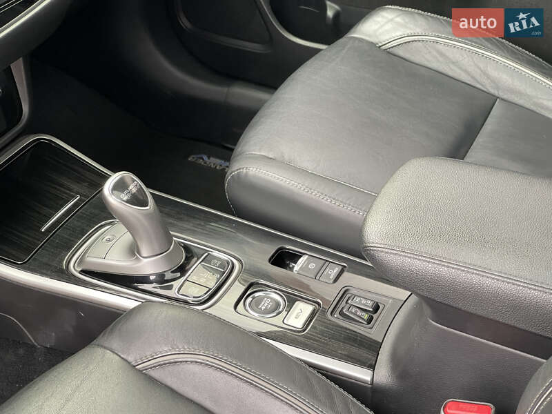Внедорожник / Кроссовер Mitsubishi Outlander 2018 в Полтаве