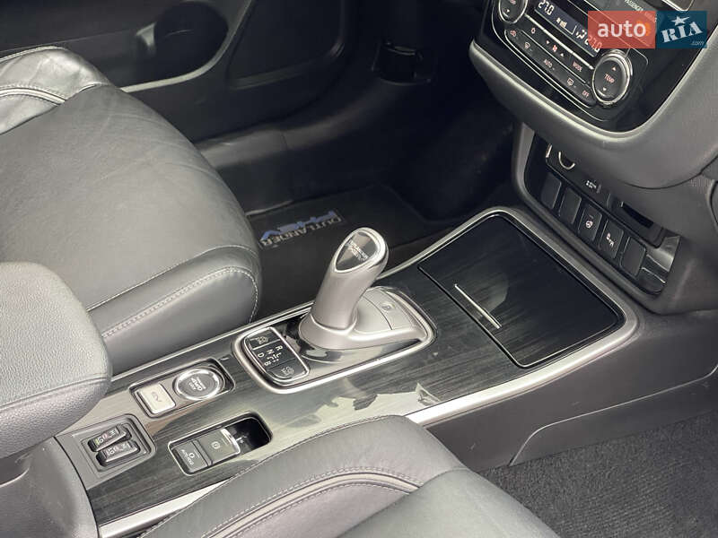 Внедорожник / Кроссовер Mitsubishi Outlander 2018 в Полтаве