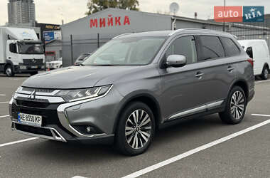Внедорожник / Кроссовер Mitsubishi Outlander 2019 в 