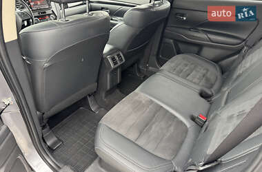 Внедорожник / Кроссовер Mitsubishi Outlander 2019 в 