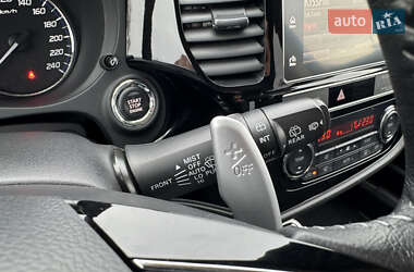 Внедорожник / Кроссовер Mitsubishi Outlander 2019 в 