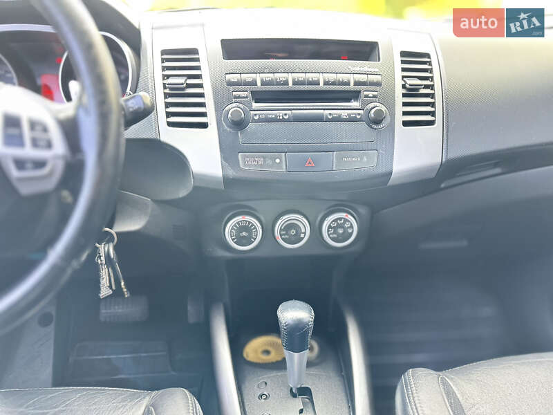 Внедорожник / Кроссовер Mitsubishi Outlander 2007 в Ромнах фото 18 Внедорожник / Кроссовер Mitsubishi Outlander 2007 в Ромнах