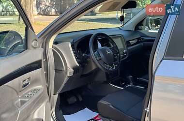 Внедорожник / Кроссовер Mitsubishi Outlander 2021 в 