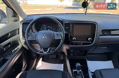 Внедорожник / Кроссовер Mitsubishi Outlander 2021 в 