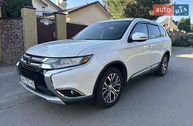 Позашляховик / Кросовер Mitsubishi Outlander 2016 в Києві