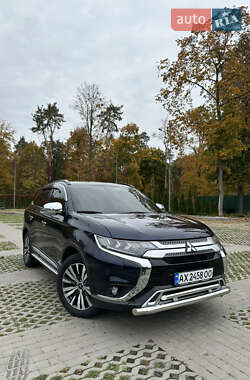 Позашляховик / Кросовер Mitsubishi Outlander 2022 в 