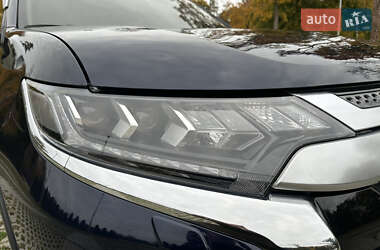 Позашляховик / Кросовер Mitsubishi Outlander 2022 в 