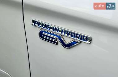 Позашляховик / Кросовер Mitsubishi Outlander 2014 в  фото 2 Позашляховик / Кросовер Mitsubishi Outlander 2014 в